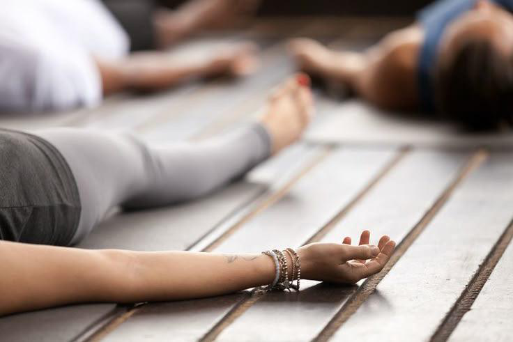 Yoga d’estate: il tuo rifugio di benessere nella stagione più luminosa dell’anno